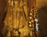 Statua del Buddha dentro Ananda Temple GOTAMA  WEST in Bagan Foto n. AOK7049