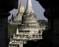 Shwegugyi Temple davanti a Ananda Temple in Bagan Foto n. 7138