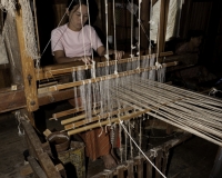 Antico telaio a mano nel villaggio di Inn Paw Khon sul Lago Inle Foto n. AOK8722