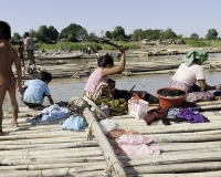 Vita lungo il Fiume Iraddway a Mandalay Foto n. AOK7683