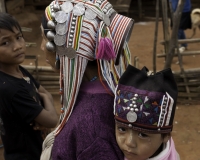 Costume tradizionale degli Akha in un villaggio Hokyin intorno a Kengtung Foto n. AOK7949