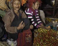 Mercato di Tigyit lungo la strada da Kalow a Loikaw  Foto n. AOK8101