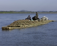 Zattera di bambu lungo il Fiume Lemro nel territorio Chin vicino Sittwe Foto n. AOK9041