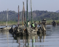 Barche lungo il Fiume Lemro nel territorio Chin vicino Sittwe Foto n. AOK9049